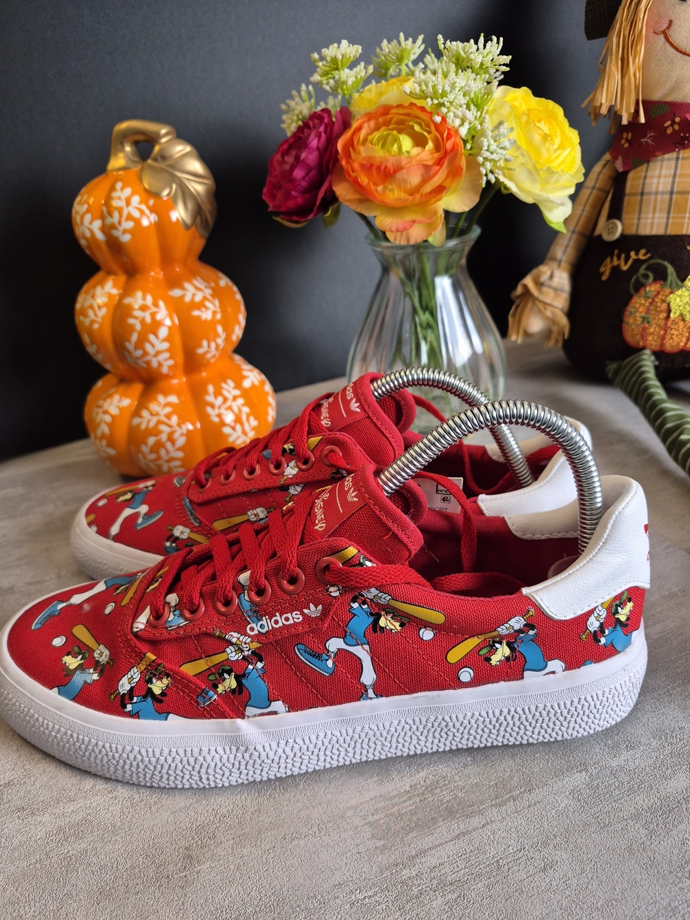 adidas Unisex Red Graphic. Goofy! Size 7.5